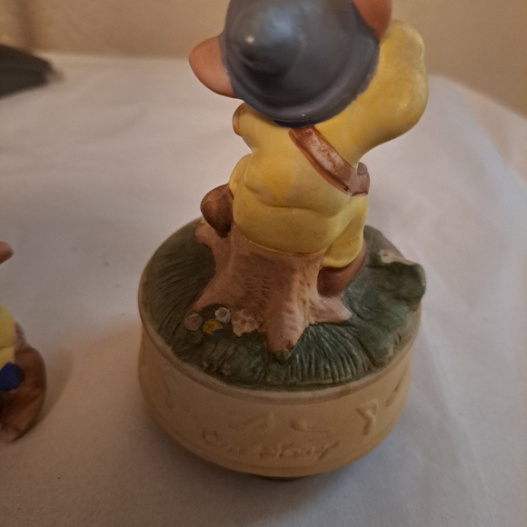 VINTAGE Schmid 1937 to 1987 50th Anniversary Disney Dopey music box with figure - Picture 4 of 7